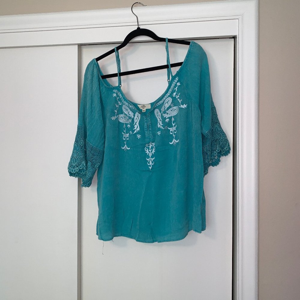 Summer gauzy embroidered cold shoulder top - Entro